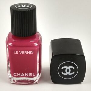 Chanel Le Vernis Pink Camelia Nails